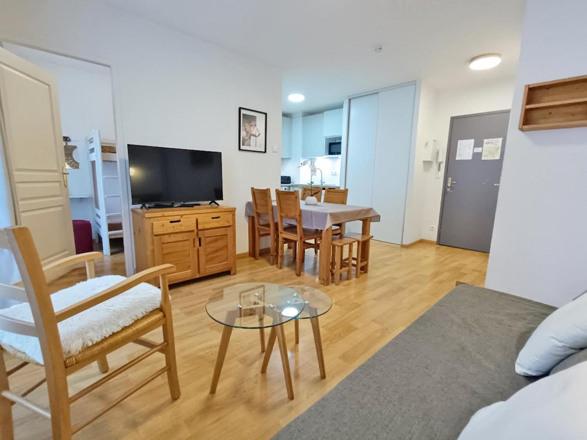 L'Eterlou, T3, Centre Luchon, Wifi, Casier A Skis, Ascenseur, 6 Personnes Bagneres-de-Luchon Exterior foto
