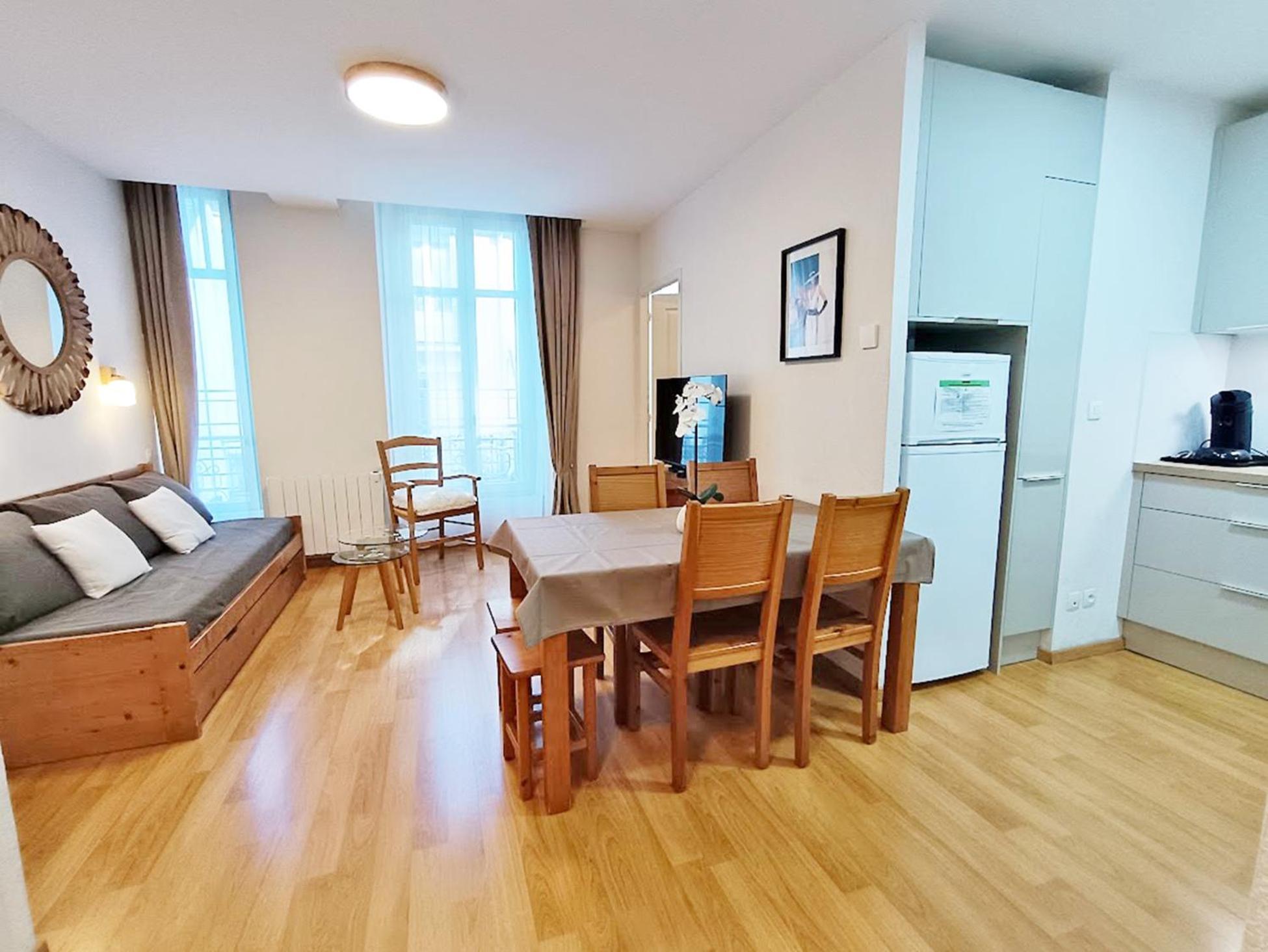 L'Eterlou, T3, Centre Luchon, Wifi, Casier A Skis, Ascenseur, 6 Personnes Bagneres-de-Luchon Exterior foto